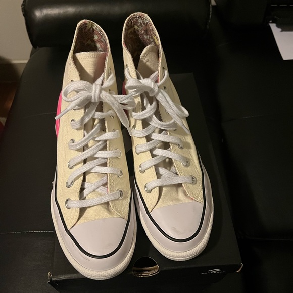 Converse - Picture 2 of 4